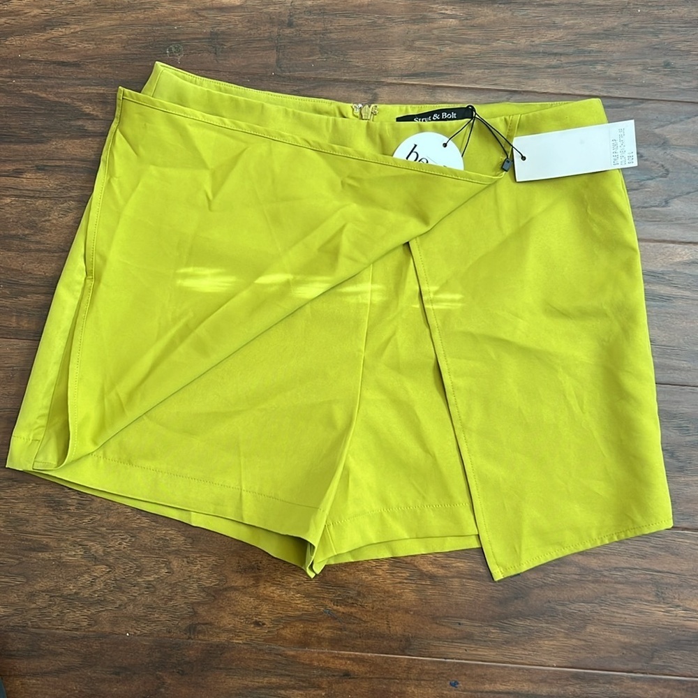 Strut & Bolt Green/Yellow Skort NWT - Picture 2 of 4